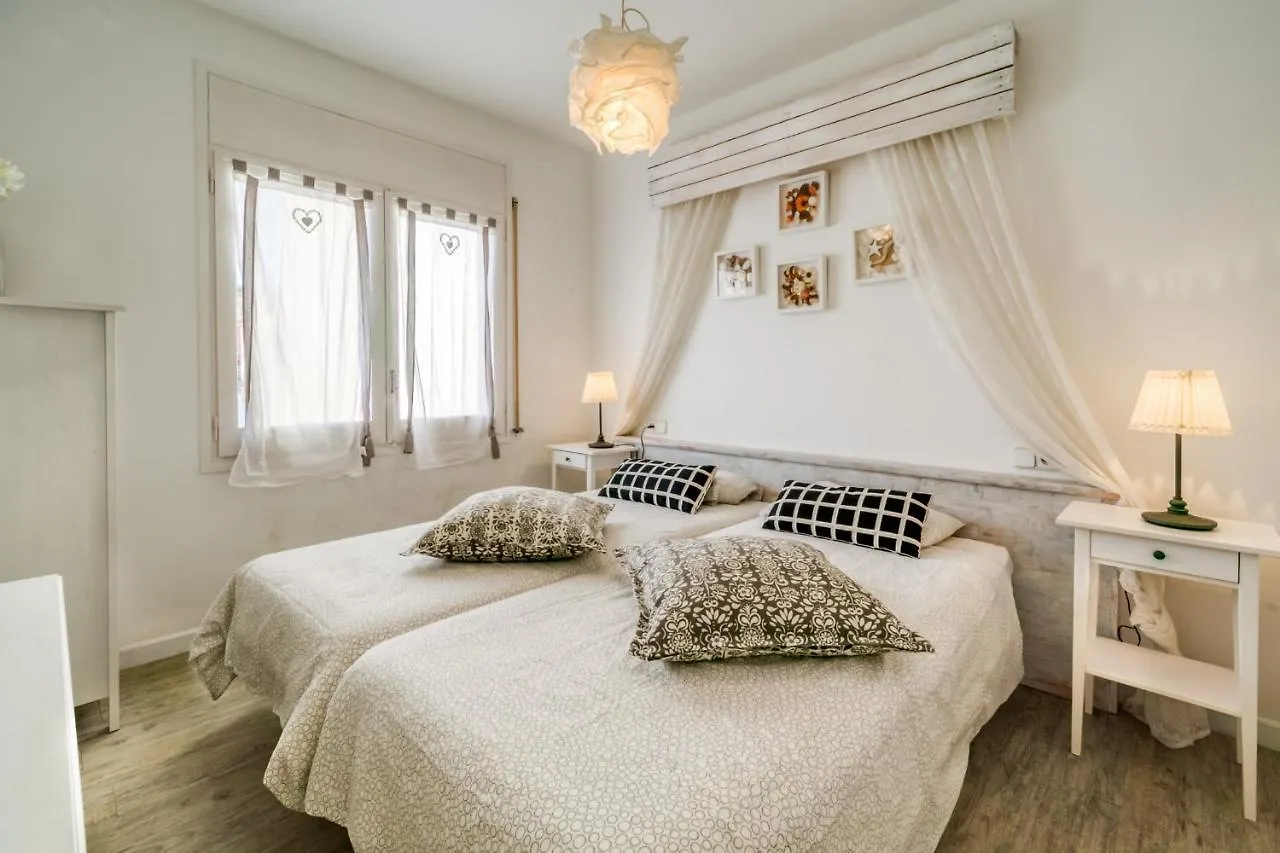 Vivalidays Ilaria - Calella Apartment